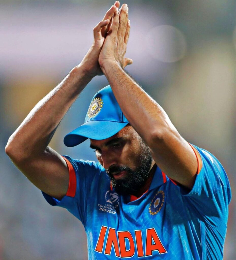 Shami responds to the applause of the Wankhede crowd